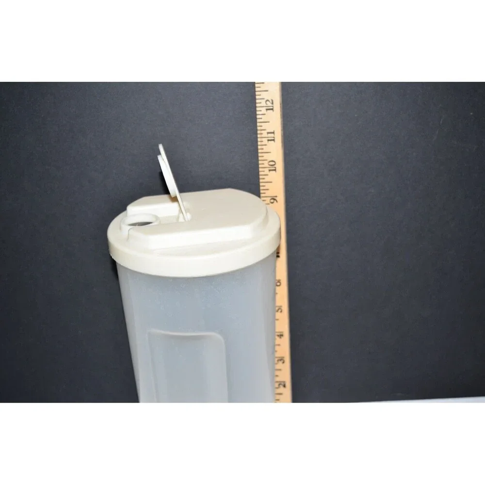 Rubbermaid 0038 Servin Saver‎ 2 Qt Measuring Pitcher Almond Flip Top Lid #1 Vtg